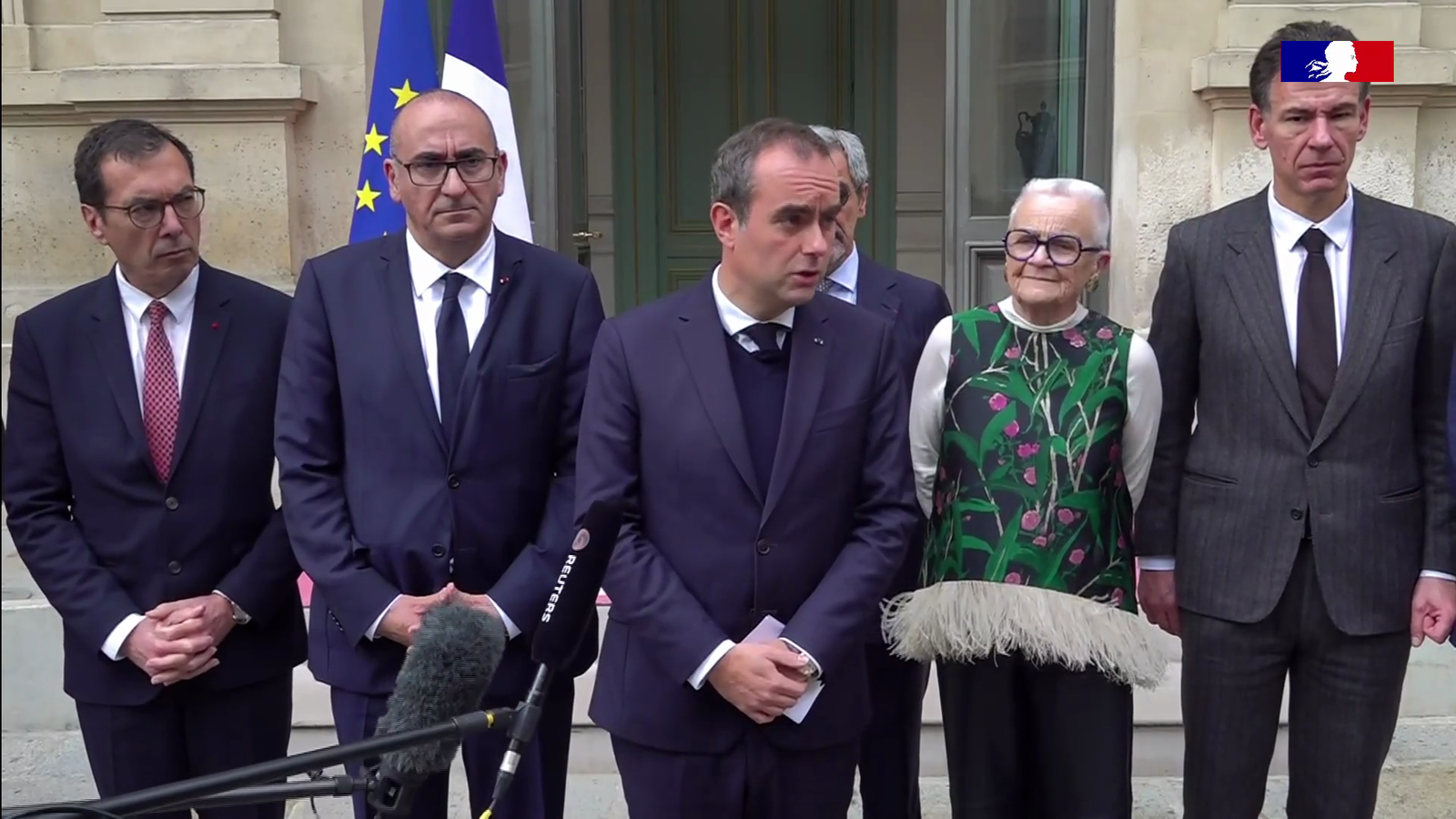 Başbakan Sébastien Lecornu hükümet üyeleriyle açıklama yaparken; resmî Gouvernement videosundan ekran görüntüsü