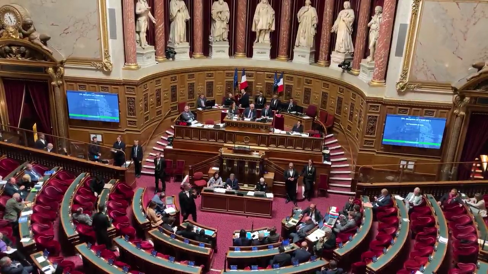 Code noir’ın kaldırılmasına ilişkin oylamanın ardından Fransa Senatosu Genel Kurulu